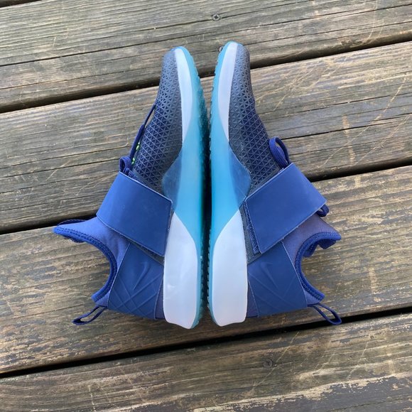 Nike Air Zoom Strong Womens Sneaker 6 - Picture 7 of 13